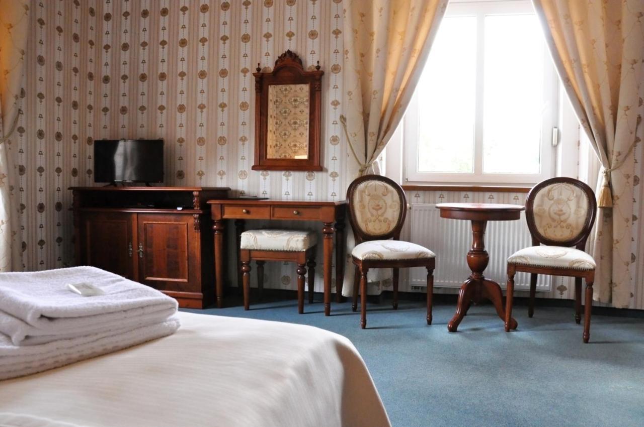 Hotel Mertin Хомутов Екстер'єр фото