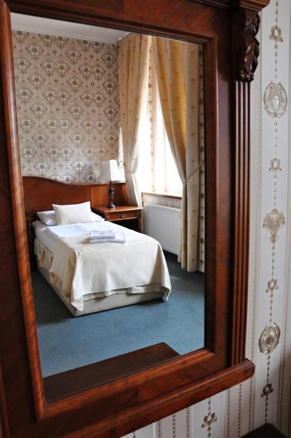 Hotel Mertin Хомутов Екстер'єр фото