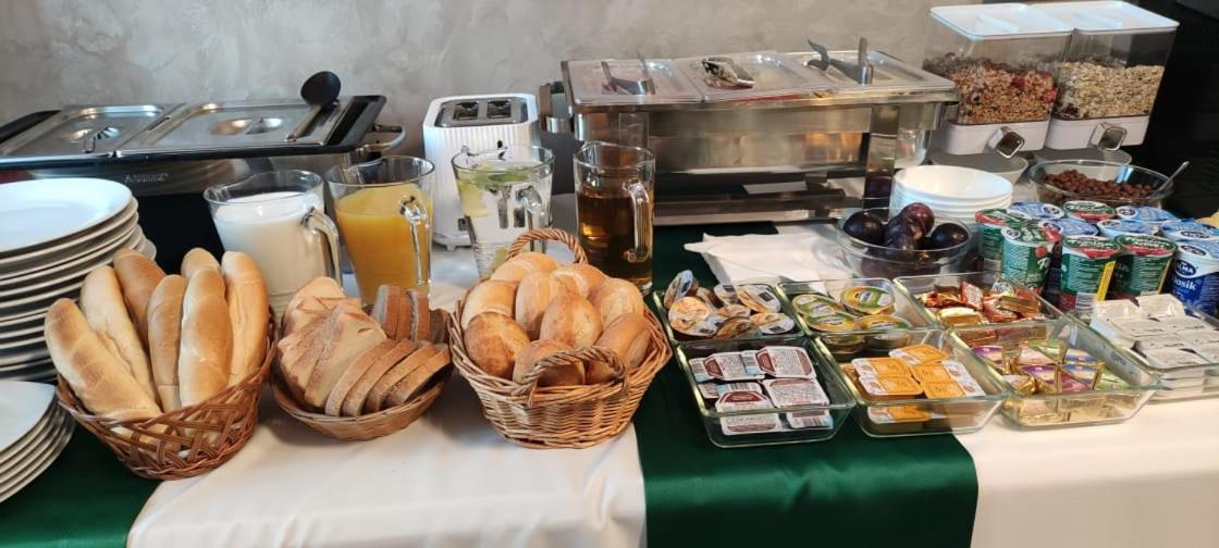 Hotel Mertin Хомутов Екстер'єр фото
