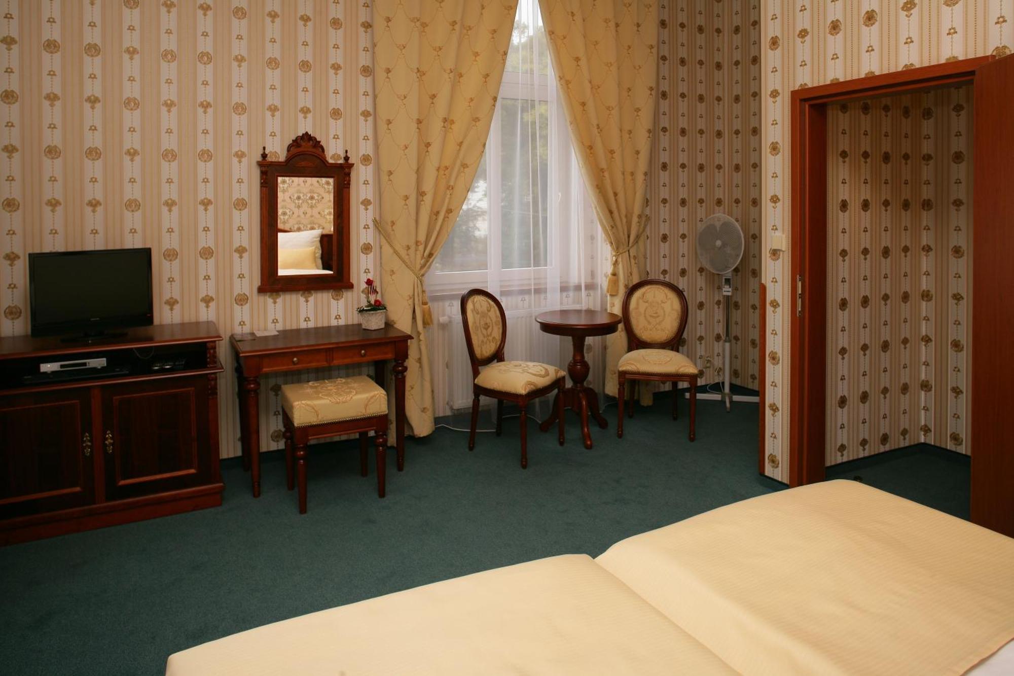 Hotel Mertin Хомутов Екстер'єр фото