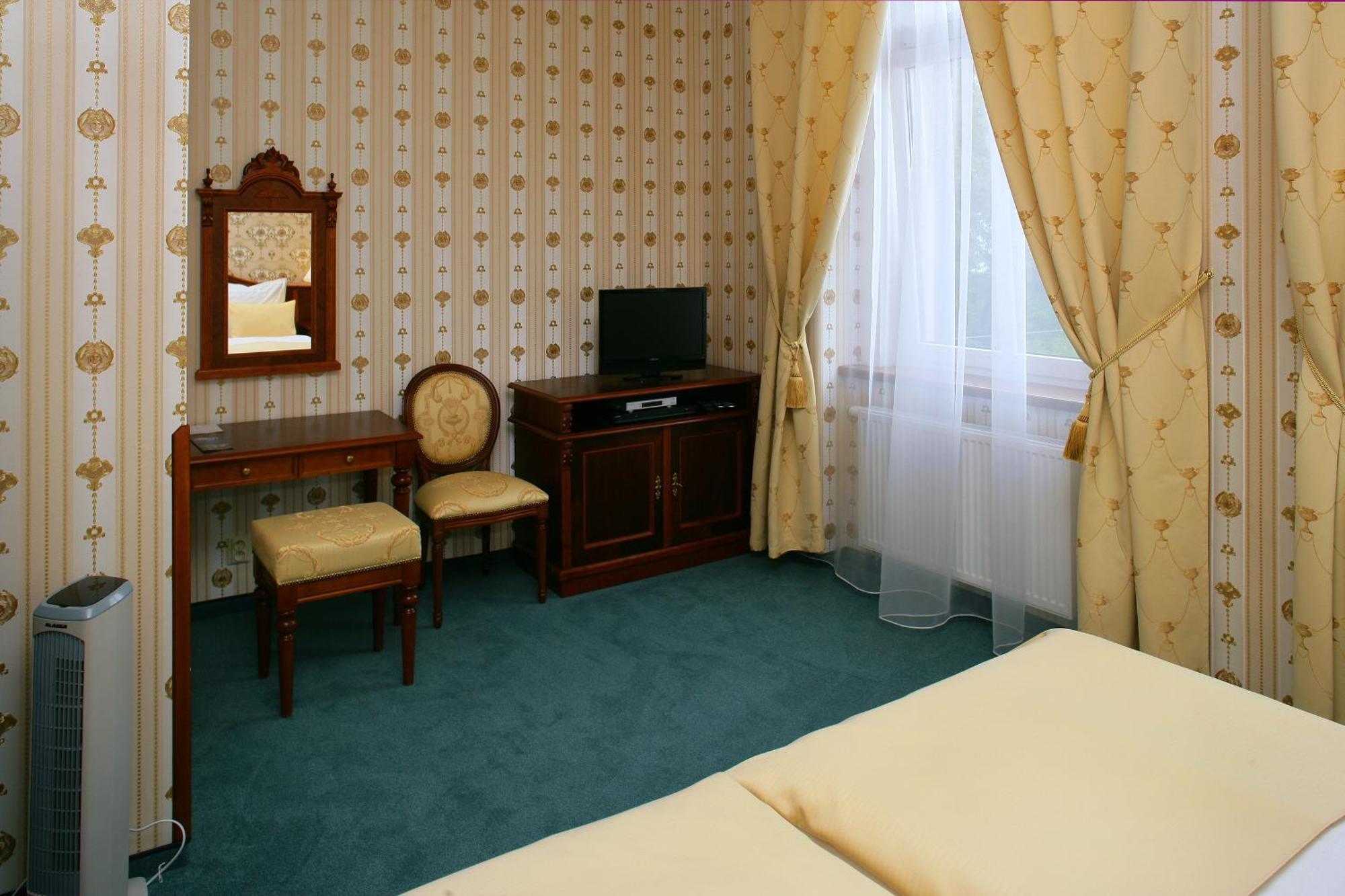 Hotel Mertin Хомутов Екстер'єр фото