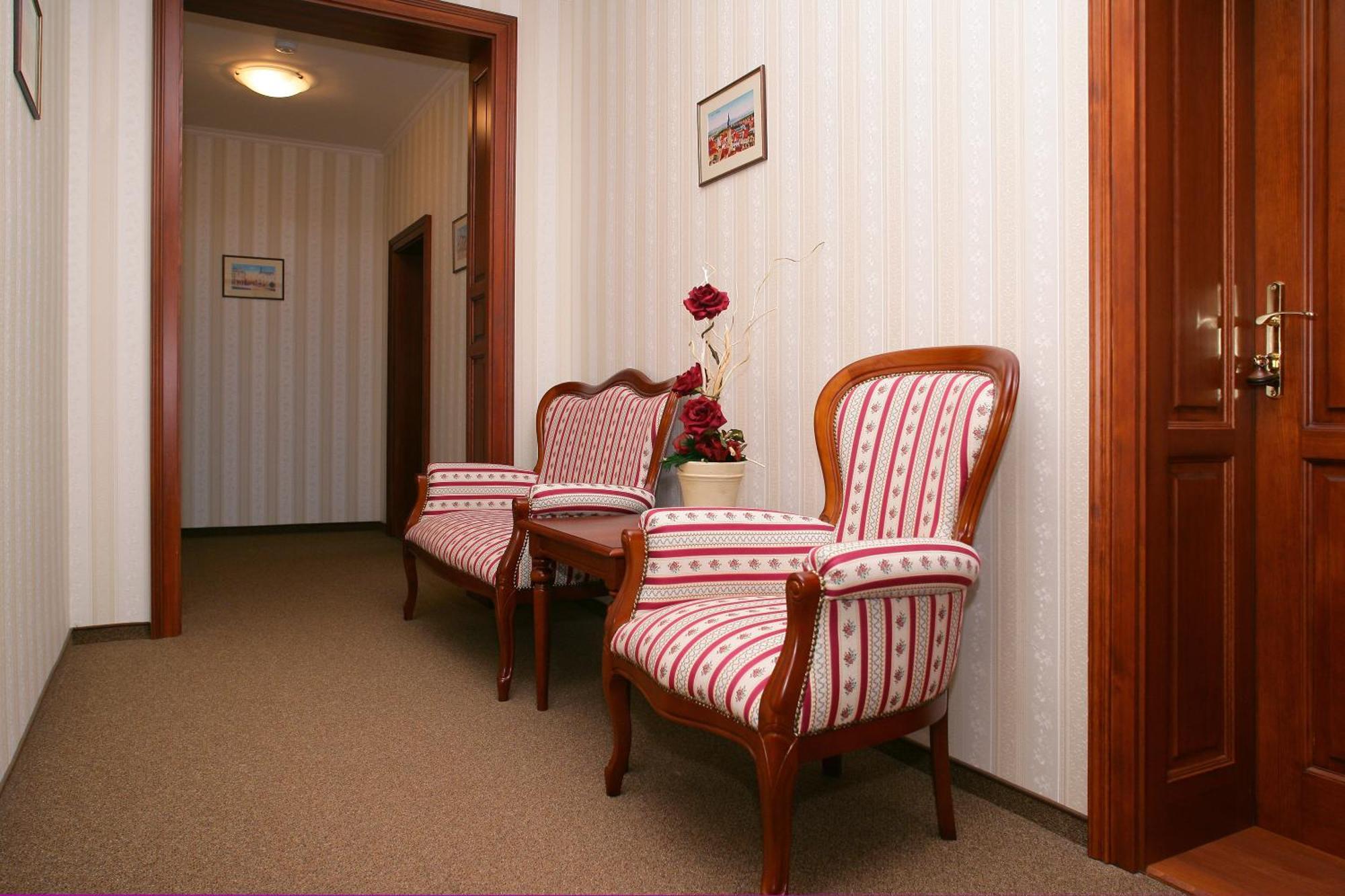 Hotel Mertin Хомутов Екстер'єр фото