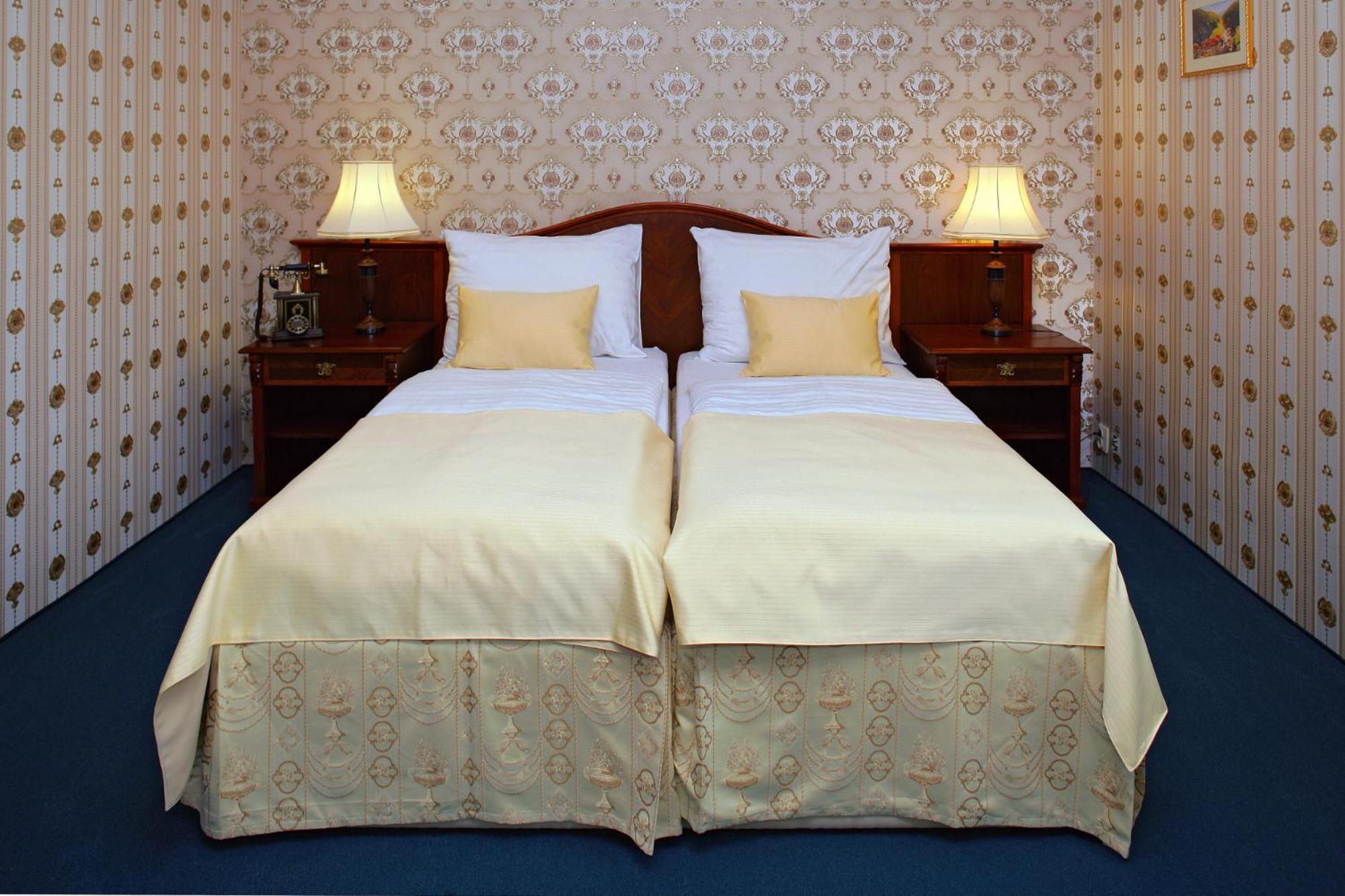 Hotel Mertin Хомутов Екстер'єр фото